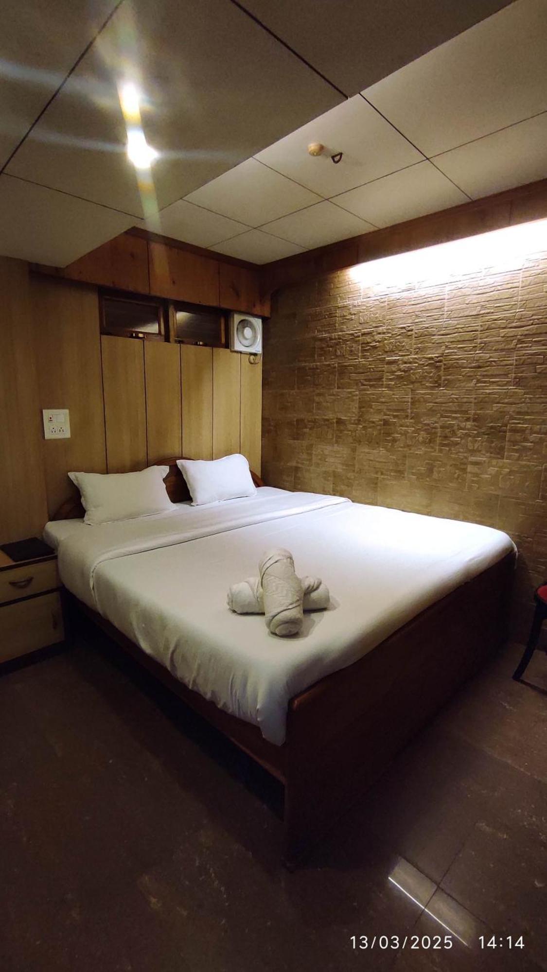 Baba Tourist Lodge Shillong Exterior photo