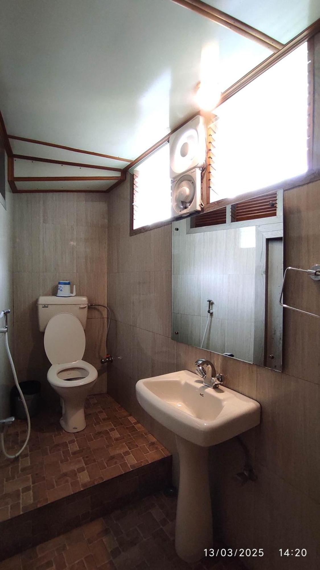 Baba Tourist Lodge Shillong Exterior photo