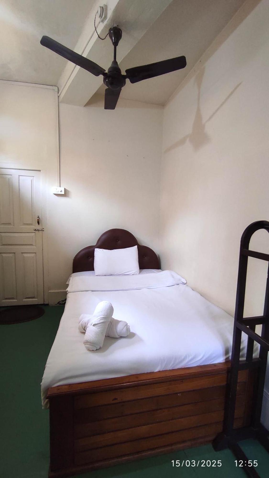 Baba Tourist Lodge Shillong Exterior photo